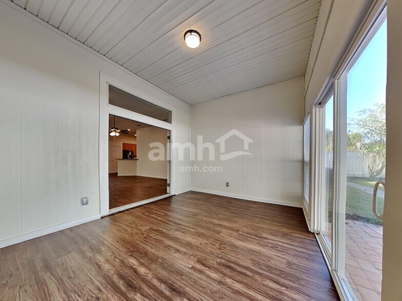 Building Photo - 442 Northcliff Ct