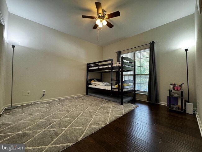 Building Photo - 12150 Penderview Terrace