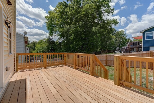 Building Photo - Completely Renovated 3 Bedroom Belmont Townhome Available Now!