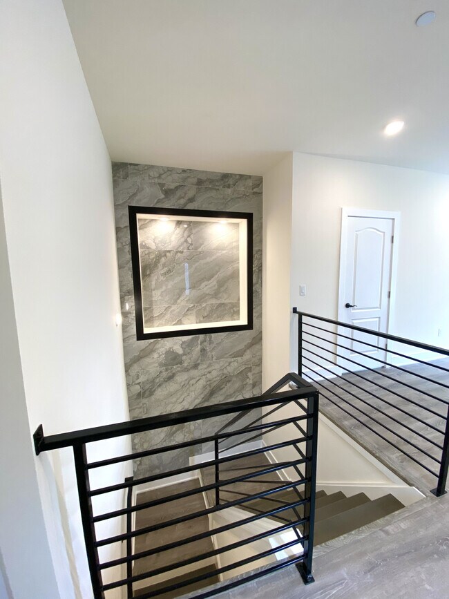 Primary Photo - 821 Diamond St