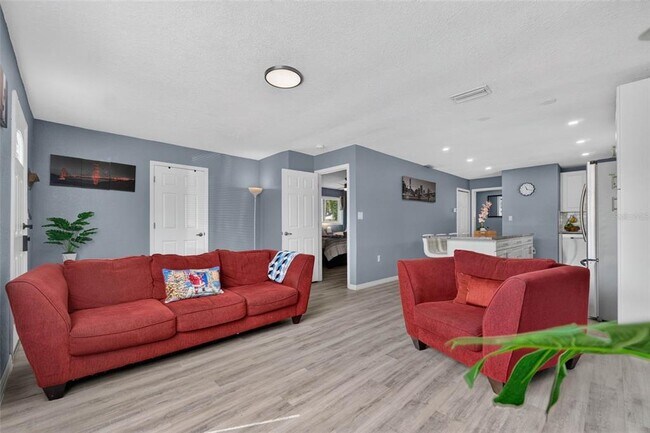 Building Photo - 8114 N Edison Ave