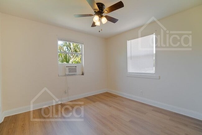 Building Photo - 801 N Sapodilla Ave