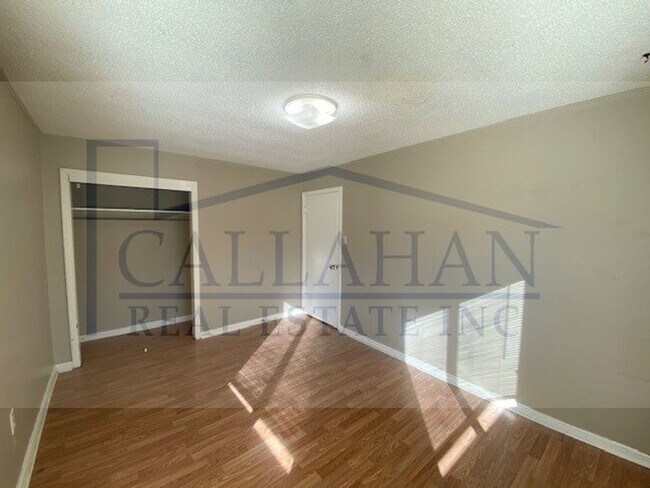 Building Photo - NLR Updated Home