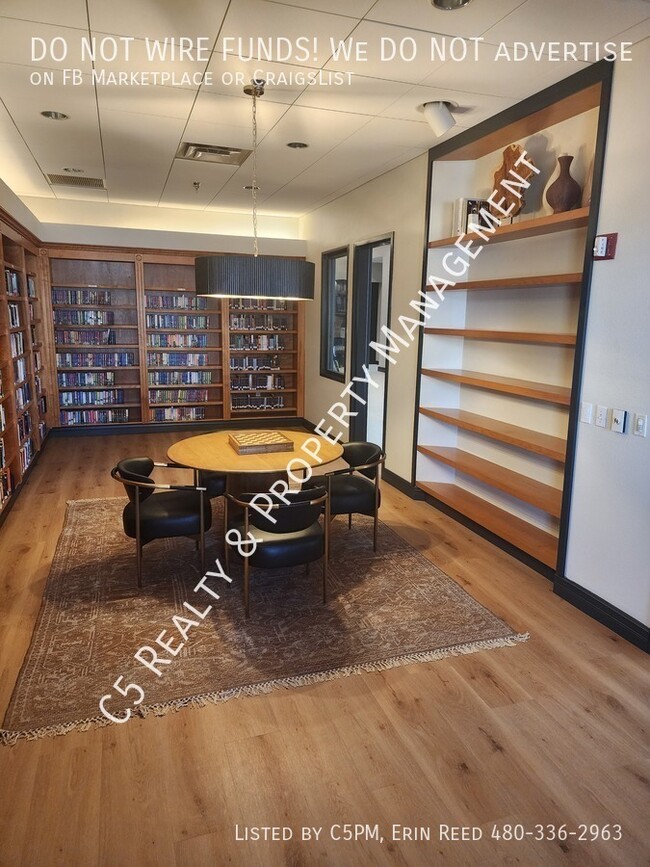 Building Photo - 1413 E Peach Tree Dr
