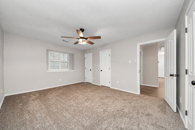 Building Photo - 1410 Long View Dr