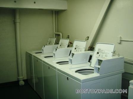 Building Photo - 245 Kelton St