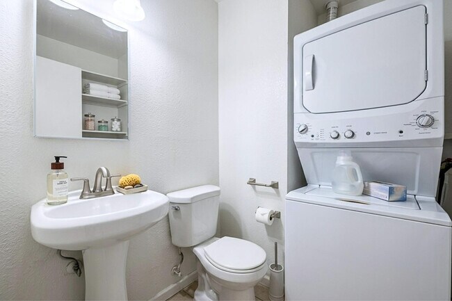 Building Photo - 719 W 1st Ave