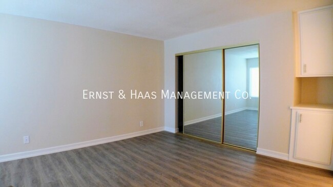 Building Photo - 3707 Country Club Dr