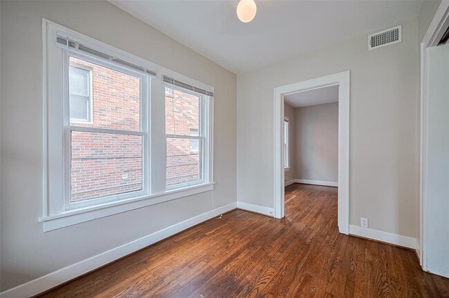 Building Photo - 2345 Wroxton Rd