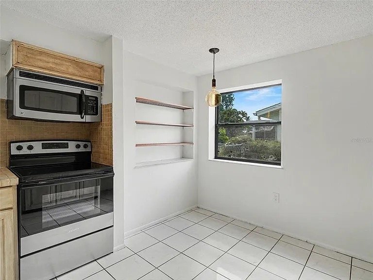 Building Photo - 4037 Maverick Ave