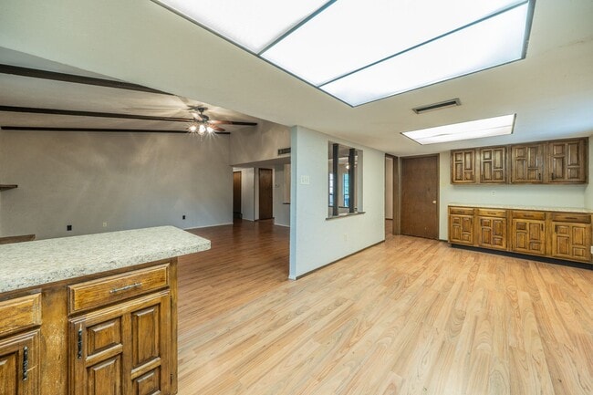 Building Photo - Move-In Ready 3-bed 2-bath!