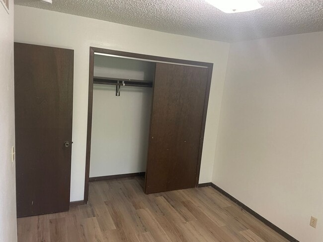 Building Photo - 735/737 Rundell