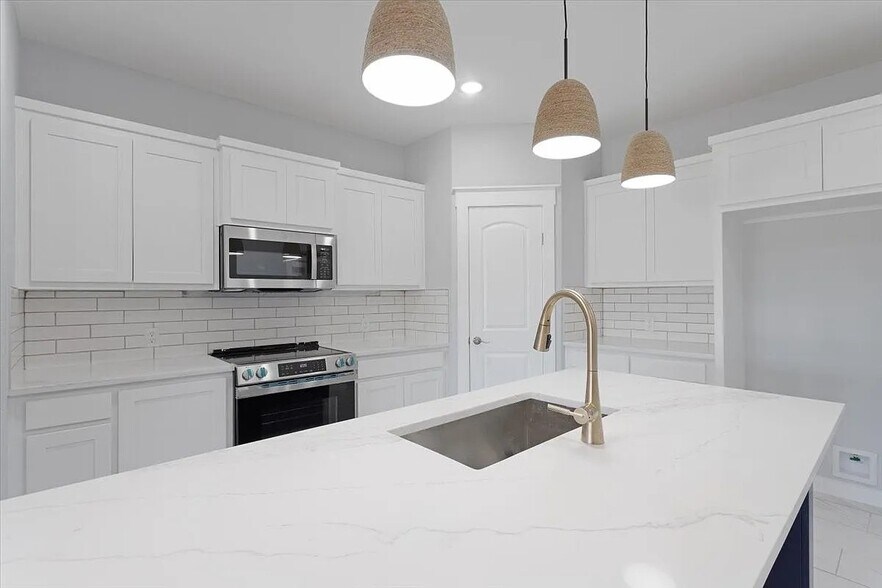 Building Photo - 2355 County Road 376