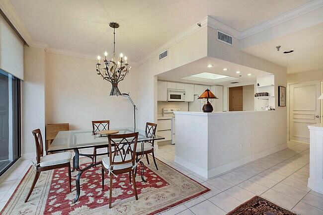 Building Photo - 115 Lakeshore 2149 Dr