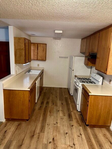 Building Photo - 3350 Santa Maria Way