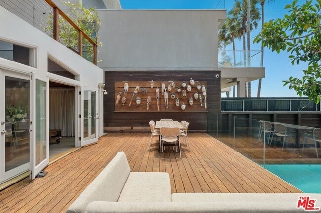 Building Photo - 936 Palisades Beach Rd