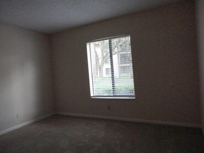 Building Photo - 208 Foxtail Dr