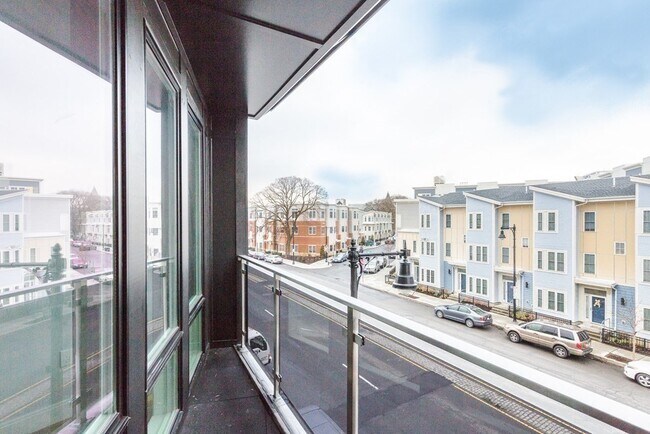 Building Photo - 275 Old Colony Ave