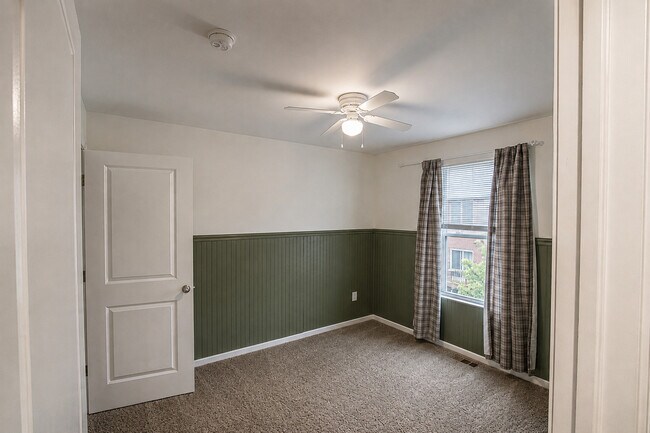 Building Photo - 2241 Sassafras Wy