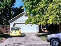Building Photo - 3-Bedroom, 2-Bathroom Home with Convenient...