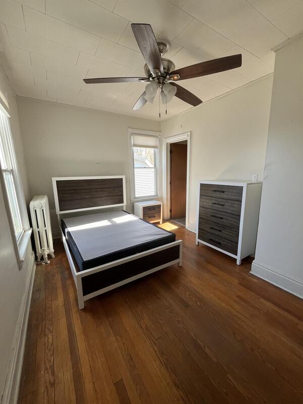 Building Photo - 6 S Lake Ave