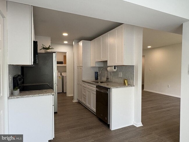 Building Photo - 9574 Jayhawk Terrace