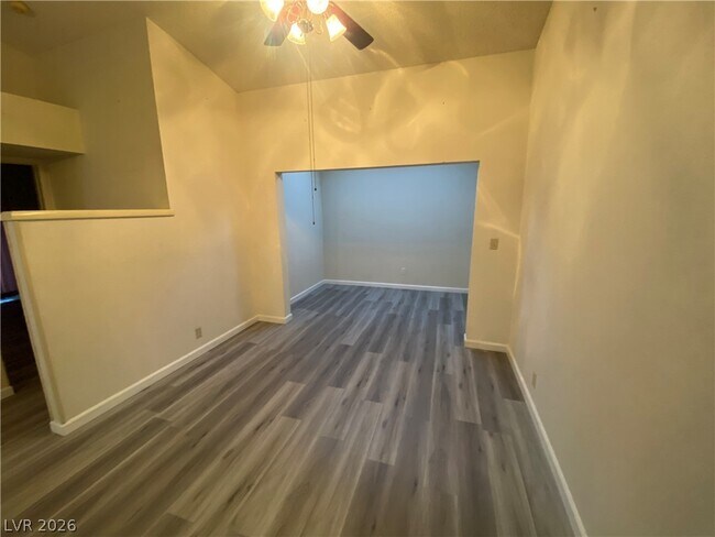 Building Photo - 5712 Swimmer Dr