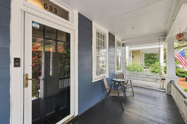 Building Photo - Live Steps from the Heart of Olde Towne