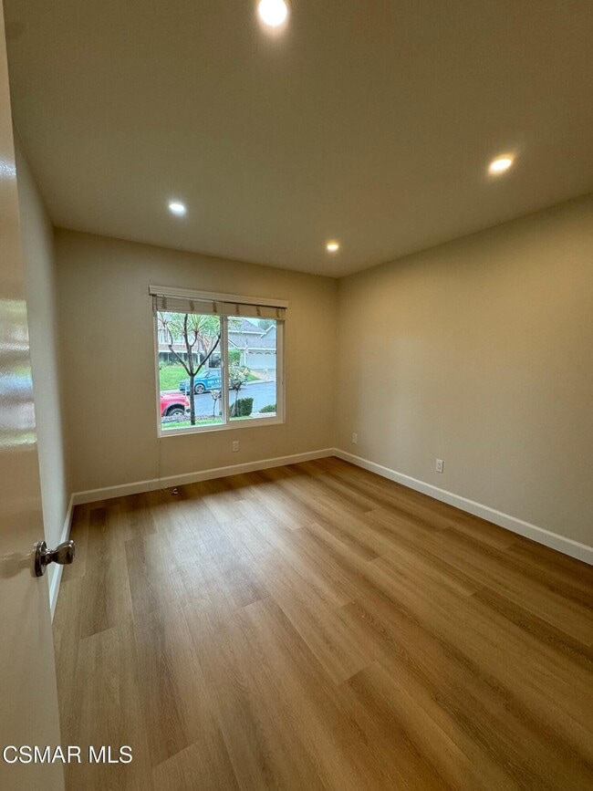 Building Photo - 893 Blue Spring Dr