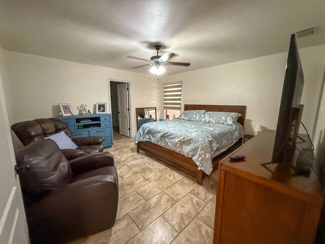 Building Photo - 208 Chisos Oak Dr