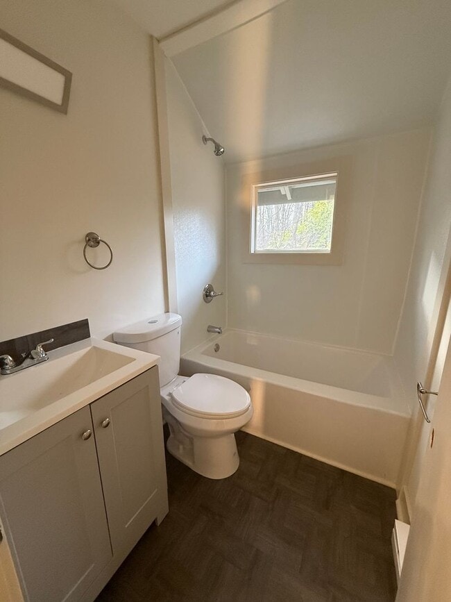 Building Photo - One Bedroom House - located in Upper Bucks County