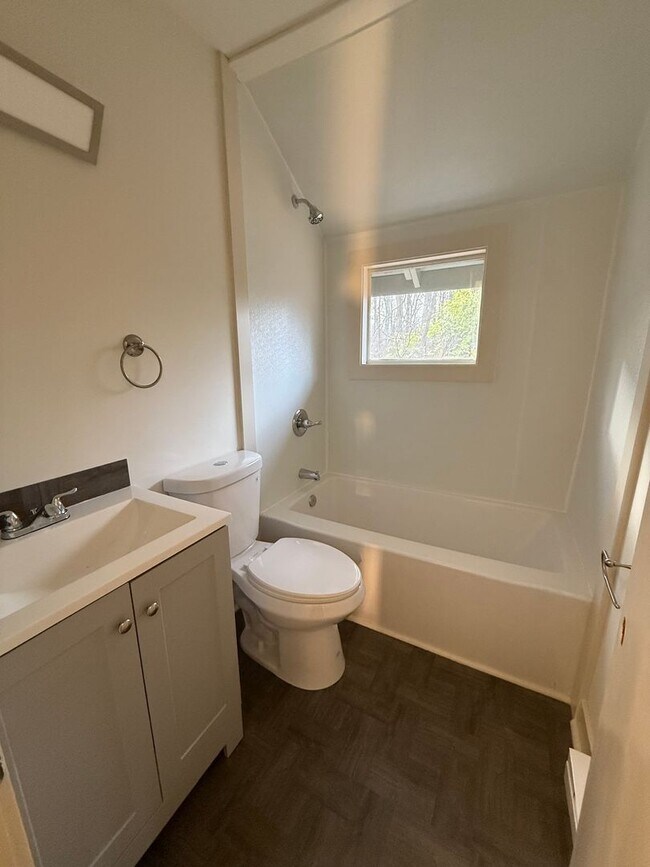 Building Photo - One Bedroom House W/2 Car detached Garage- located in Upper Bucks County