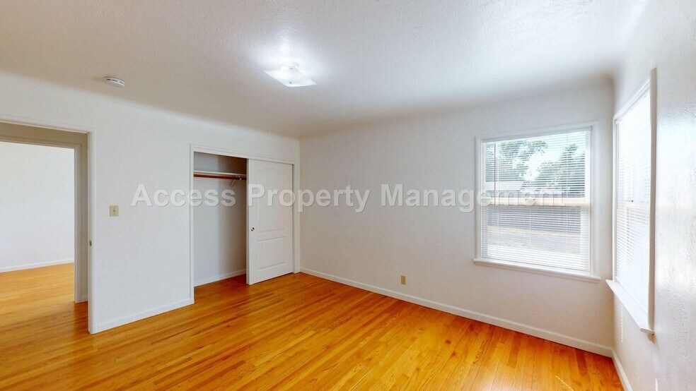 Building Photo - 2324 Bellamy St