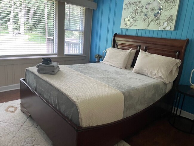 Building Photo - Charming, 3 bed, 1 bath ranch just mins from VA hospital