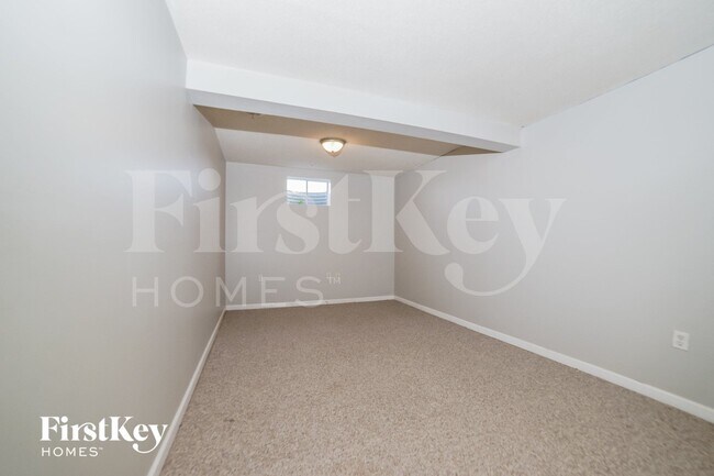 Building Photo - 604 Indian Lake Dr