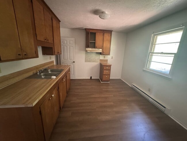 Building Photo - 2/1 Duplex inside city of Shelby, nc