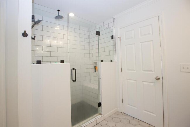 Building Photo - 209 Selkirk Trail