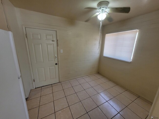 Building Photo - 276 S 17th Ave