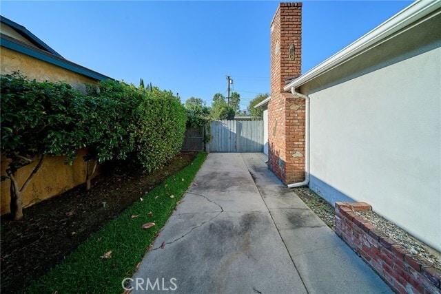 Building Photo - 315 E Las Flores Ave