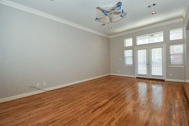 Building Photo - 1141 W 24th St