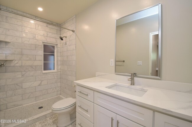 Building Photo - 130 N Cherry Ave