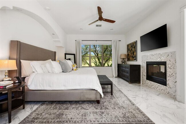 Building Photo - 64 Tiburon Dr