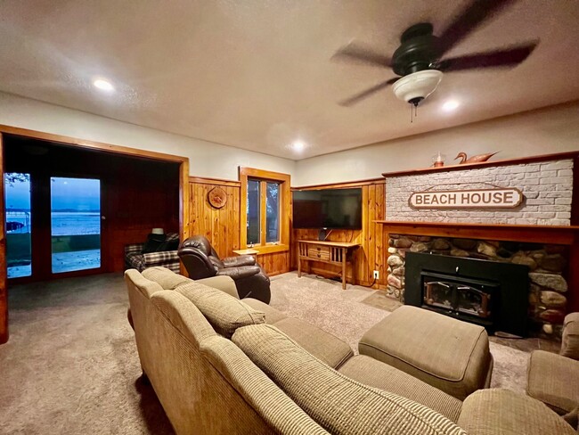 Building Photo - 7560 N Shore Circle North