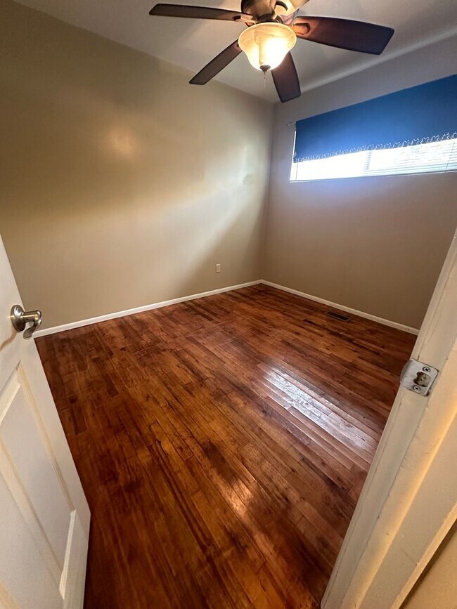Building Photo - 2 Bd 1 Bath in Marmalade Square Condos