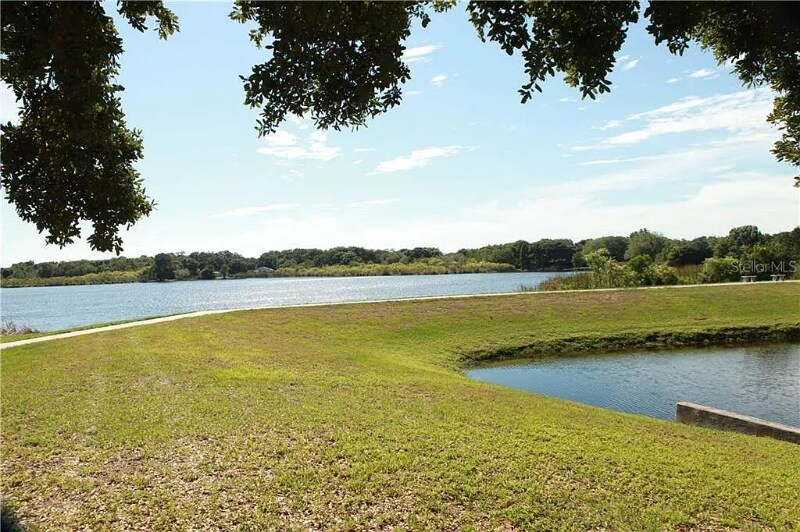 Building Photo - 2402 Ecuadorian Way