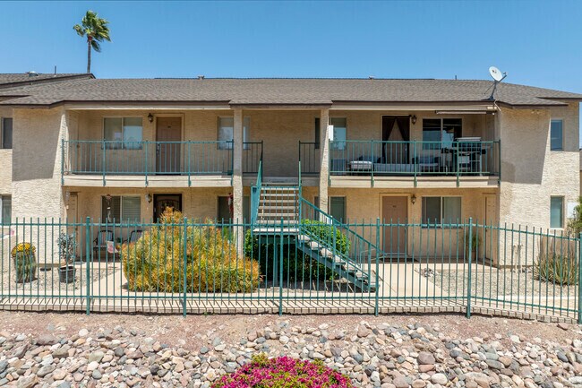 Building Photo - Shamrock Glen Condiminiums