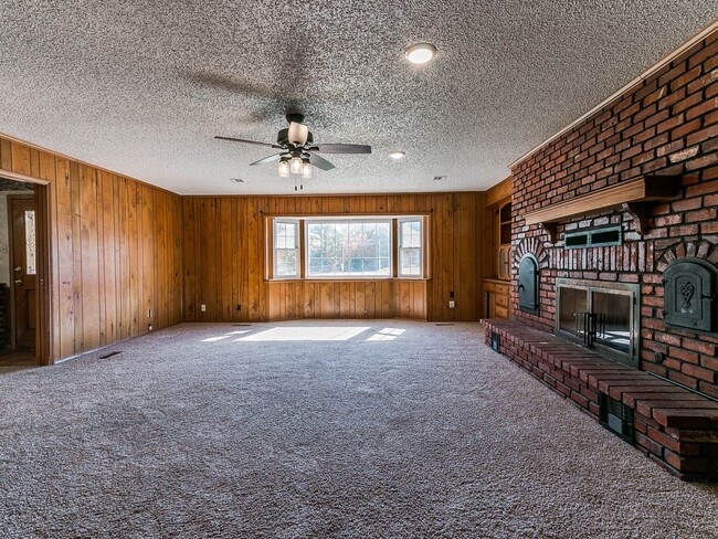 Building Photo - Beautiful 3 bed 2.5 bath home in the Country