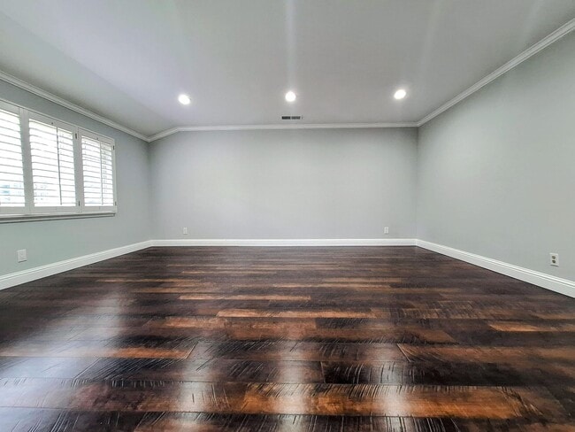 Building Photo - Beatifully Remodeled 3bd Single Story Hous...
