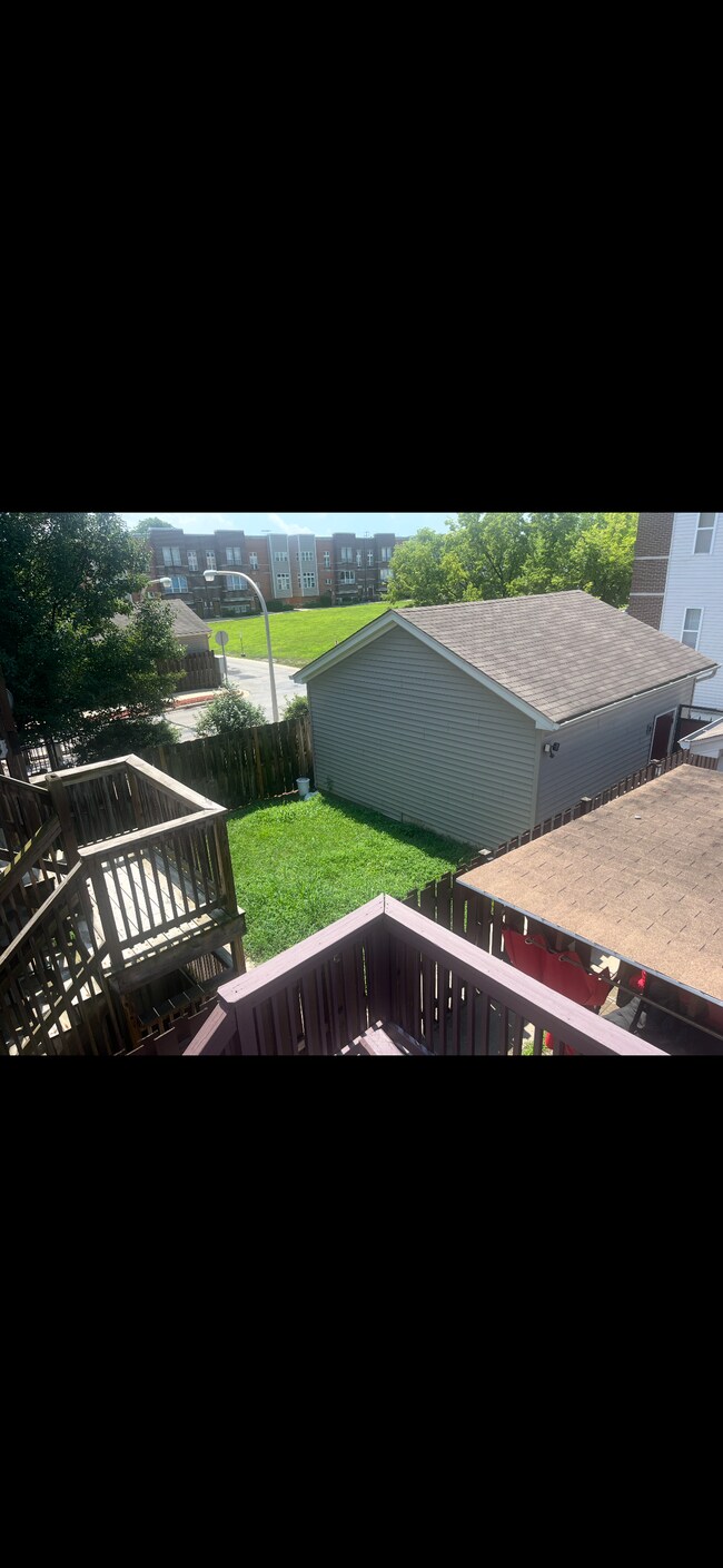 Building Photo - 1900 N Laramie Ave