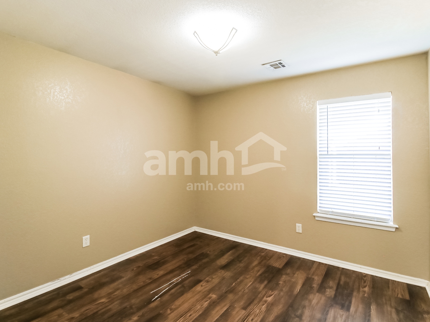 Building Photo - 700 SW 156th Pl